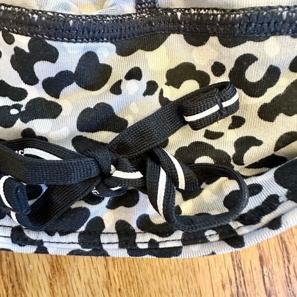 Nike Dri Fit Snow Leapard Tight 3/4 Length Leggings Small - Picture 9 of 9